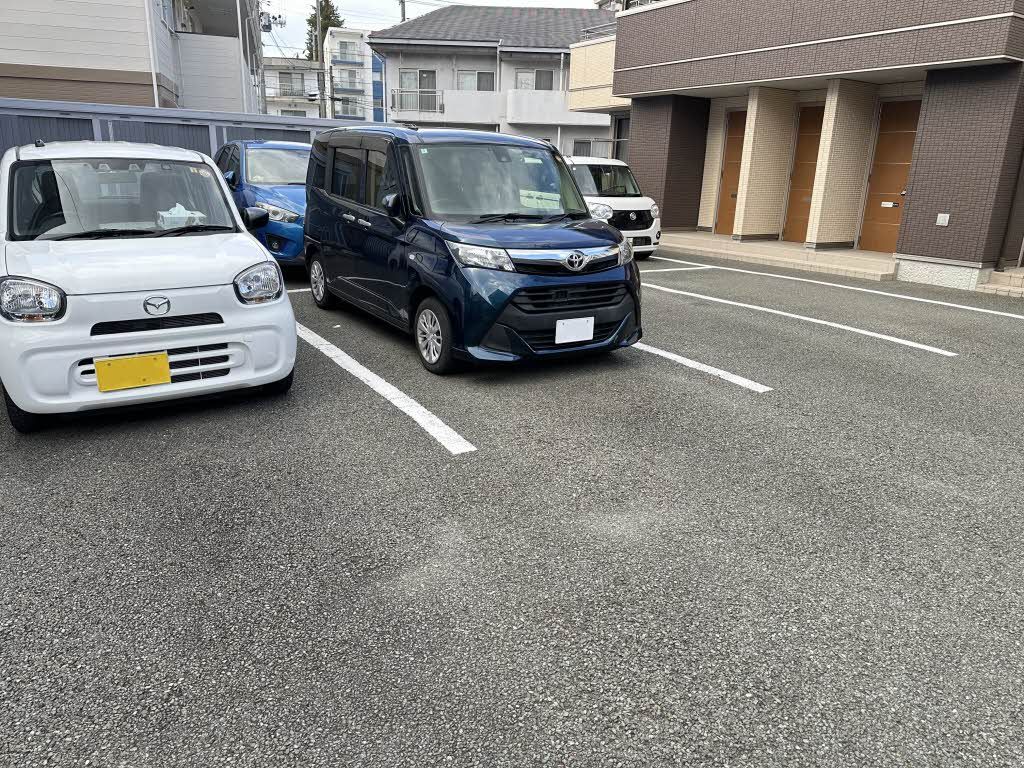 建物外観　駐車場
