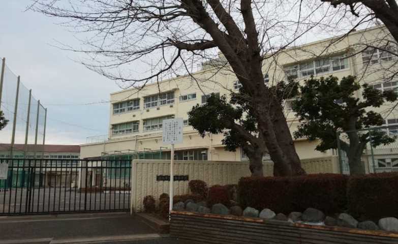 中学校　横浜市立中田中学校（中学校）まで558m