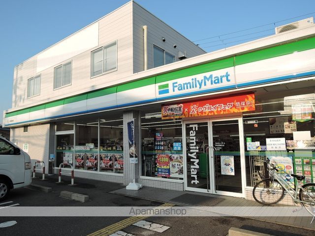 コンビニ　ファミリーマート（コンビニ）まで598m