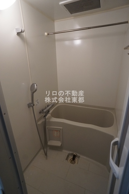バス・シャワールーム　雨の日のお洗濯だけでなく、カビ予防にも大活躍の浴室乾燥機付♪