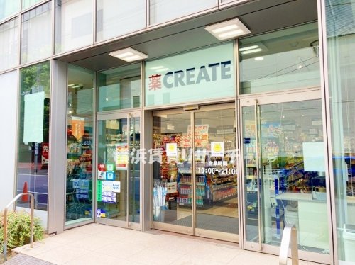 ドラックストア　クリエイトSD横浜山下公園店（ドラッグストア）まで307m