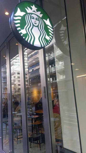 飲食店　スターバックスコーヒー恵比寿ファーストスクエア店（飲食店）まで47m