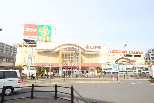 スーパー　ライフ江北駅前店（スーパー）まで870m