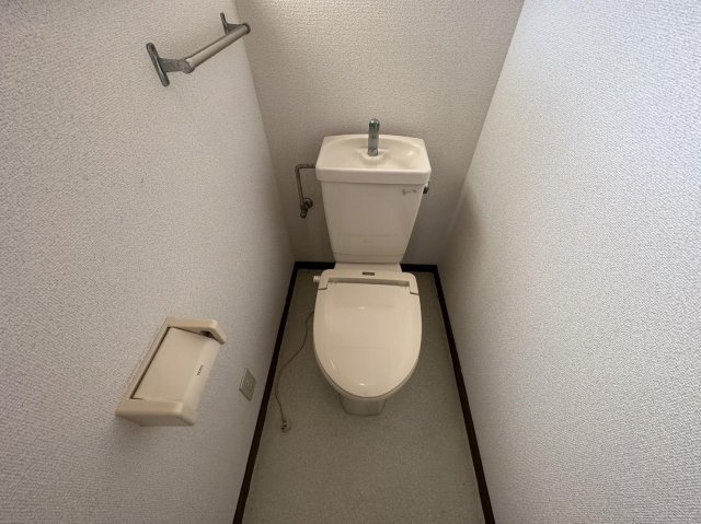 トイレ　暖房便座付きの洋式トイレです♪