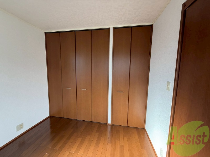 収納　クローゼットは二か所あります。分けられているのがイイですね。