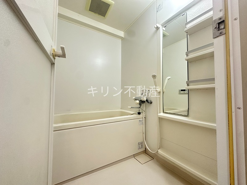 バス・シャワールーム　同建会社同モデル