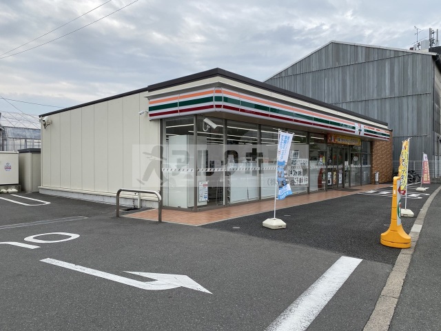 コンビニ　セブンイレブン八尾若林町3丁目店（コンビニ）まで250m