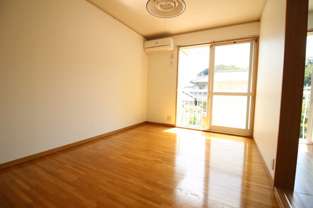 居室・リビング　※退去前のため別部屋参照写真となります