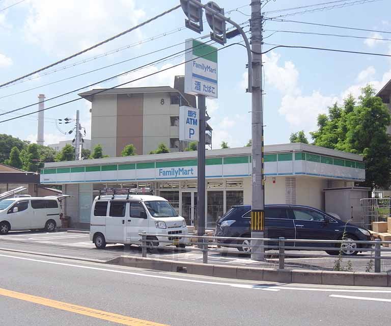 コンビニ　ファミリーマート石田森東店（コンビニ）まで120m