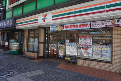 コンビニ　セブン-イレブン 横浜 上大岡西2丁目店（コンビニ）まで728m