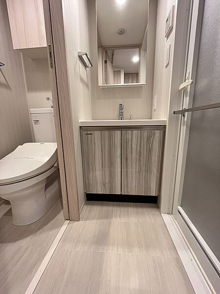洗面設備　※反転タイプのお部屋の写真です。