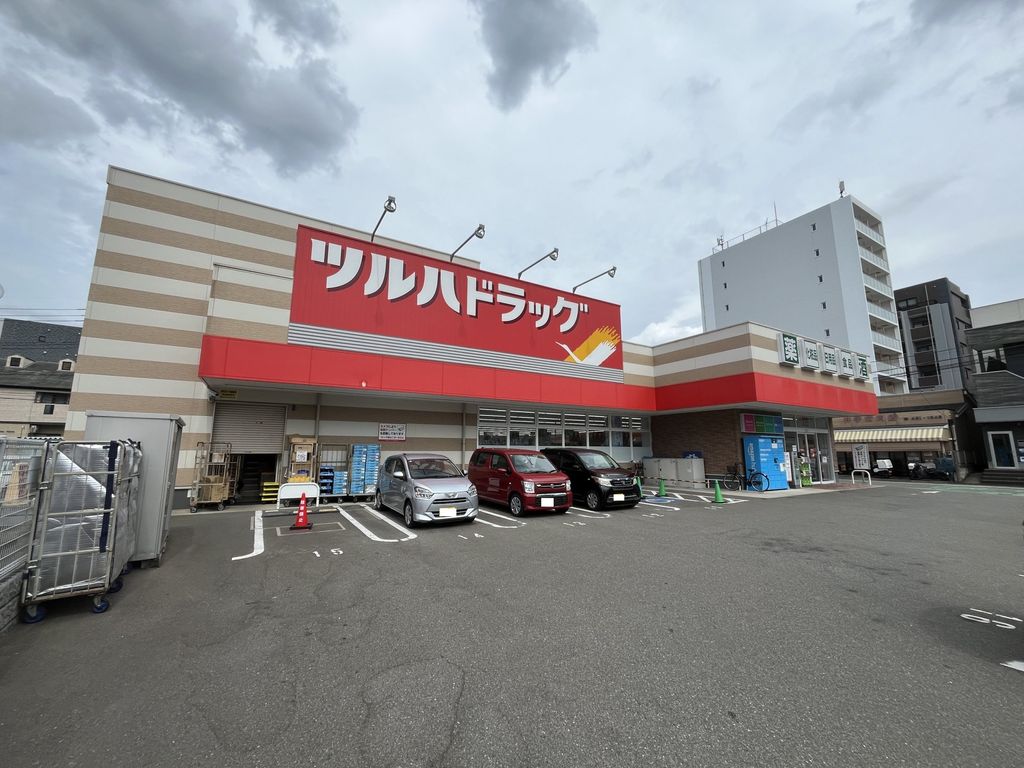ドラックストア　ツルハドラッグ博多駅南店（ドラッグストア）まで380m