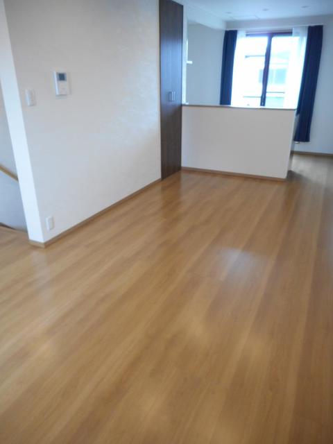 泉大津市式内町戸建の居間写真