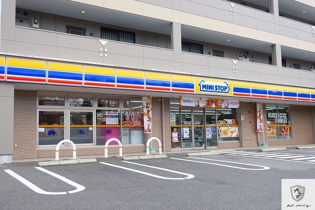 コンビニ　ミニストップ（コンビニ）まで870m