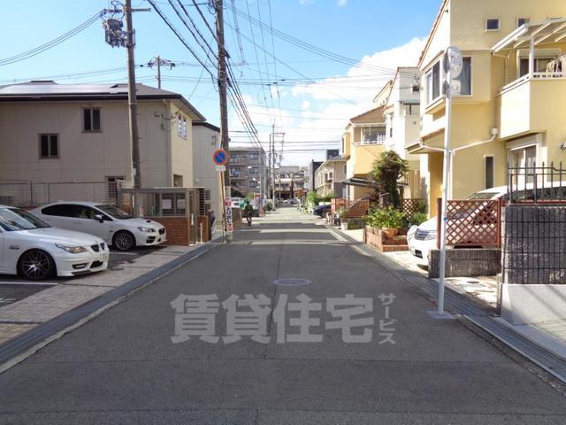 コンビニ　ファミリーマート　豊中長興寺北（コンビニ）まで172m