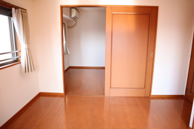 その他　仕切りを開ければ広い洋室としても◎