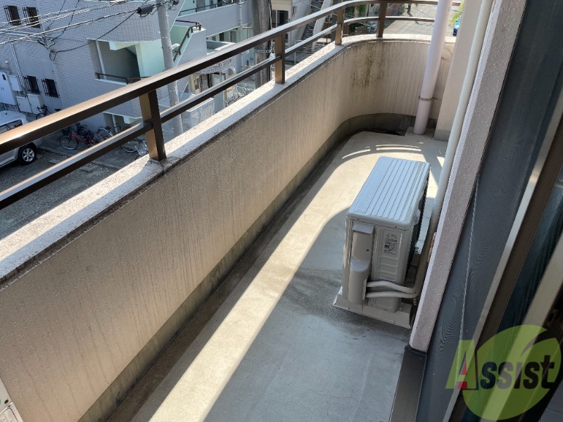 バルコニー　バルコニーは幅もしっかりあって洗濯物がはかどりそうですね。