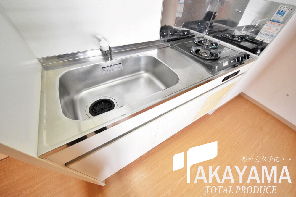 キッチン　キッチン、ガスコンロ2口搭載、調理スペースもあります◎