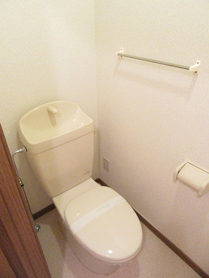 トイレ　※別号室の写真です。