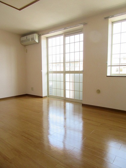 居室・リビング　※別号室の写真です。