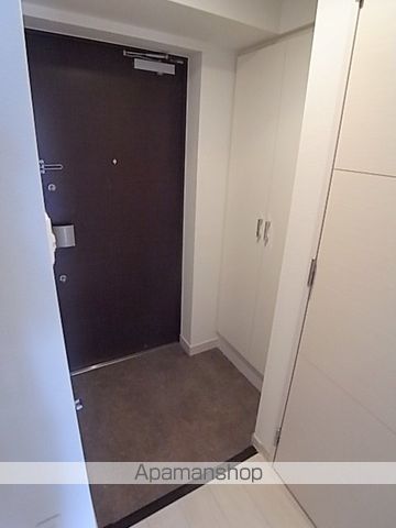 プレサンス心斎橋ラヴィの玄関写真