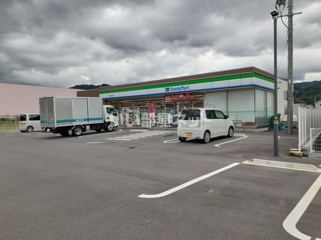 コンビニ　ファミリーマート　八女黒木本分店（コンビニ）まで1100m