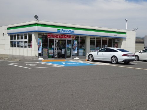コンビニ　ファミリーマート 岩出中迫店様（コンビニ）まで575m