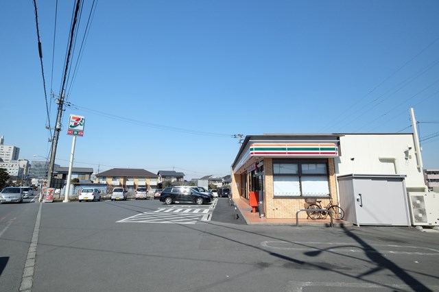 コンビニ　セブンイレブン（コンビニ）まで575m