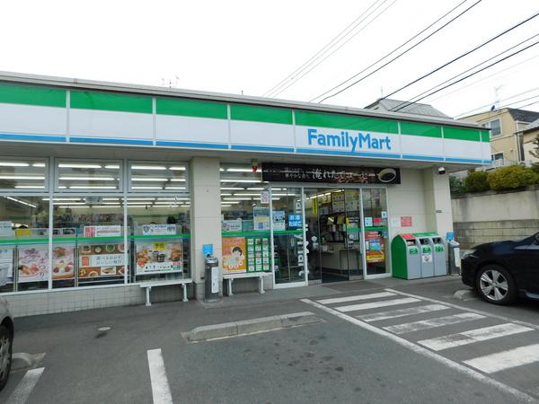 コンビニ　ファミリーマート松原六丁目店（コンビニ）まで262m