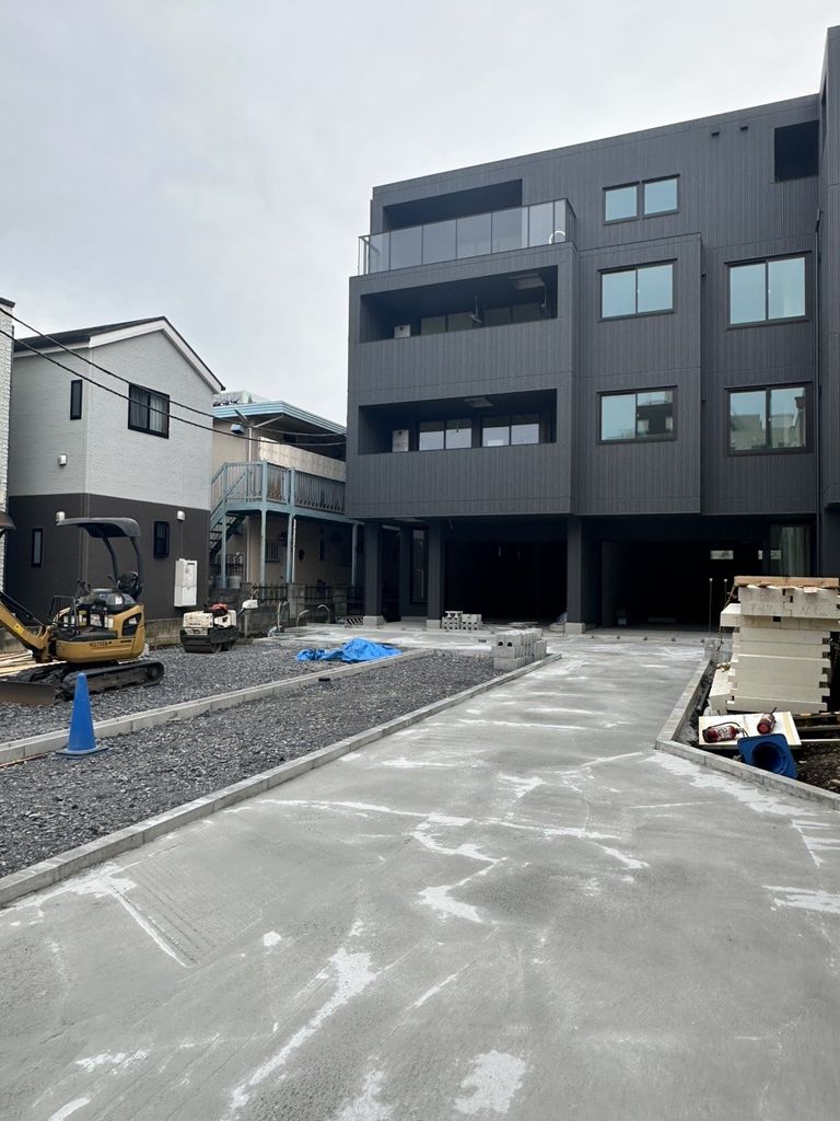 建物外観　駐車場