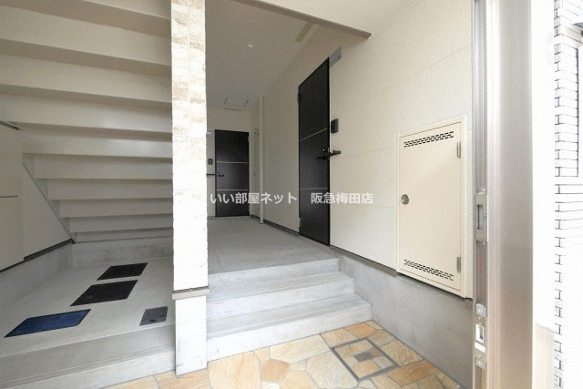 エントランス　【お部屋さがしはラックハウジングにお問合せ下さいませ♪】