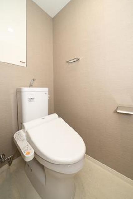 トイレ　※写真は同タイプ住戸です。