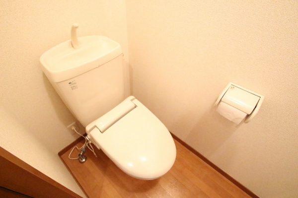 トイレ　※同物件別号室写真となります。