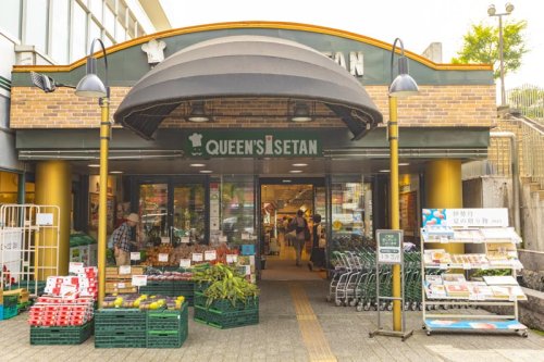 スーパー　クイーンズ伊勢丹小石川店（スーパー）まで323m