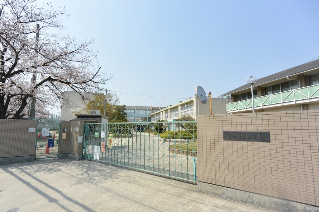小学校　枚方市立牧野小学校（小学校）まで685m