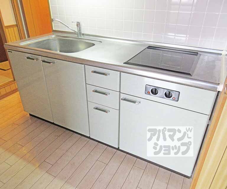 キッチン　くすんだ水色がオシャレ・