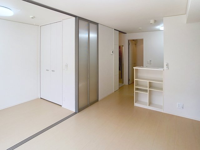 居室・リビング　掲載写真は同型モデルを掲載しており実際のお部屋と仕様等が異な
