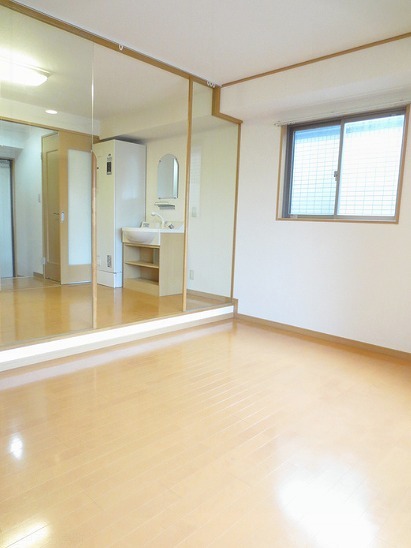 居室・リビング　角部屋です♪陽当たり良好☆