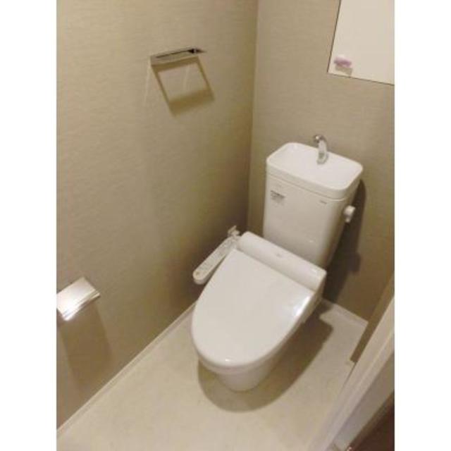トイレ　※写真は同タイプ住戸です。