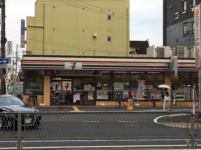 コンビニ　セブンイレブン堺東駅前店（コンビニ）まで400m