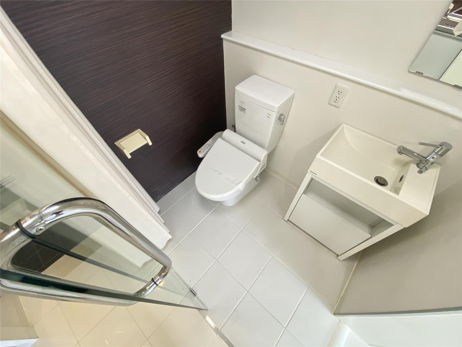トイレ　ウォシュレット付の洋式トイレです♪