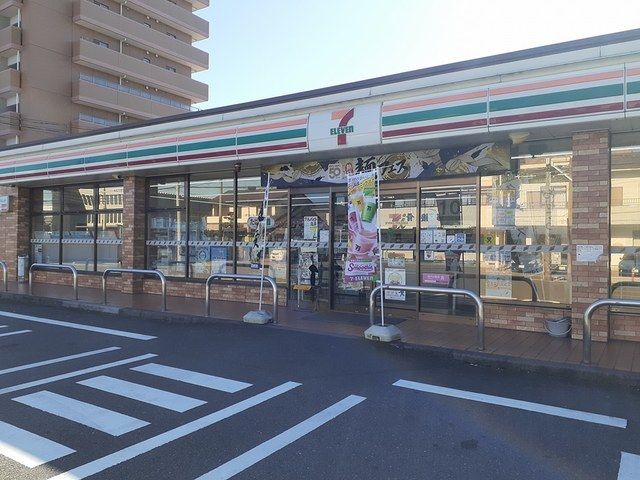 コンビニ　セブンイレブン（コンビニ）まで500m