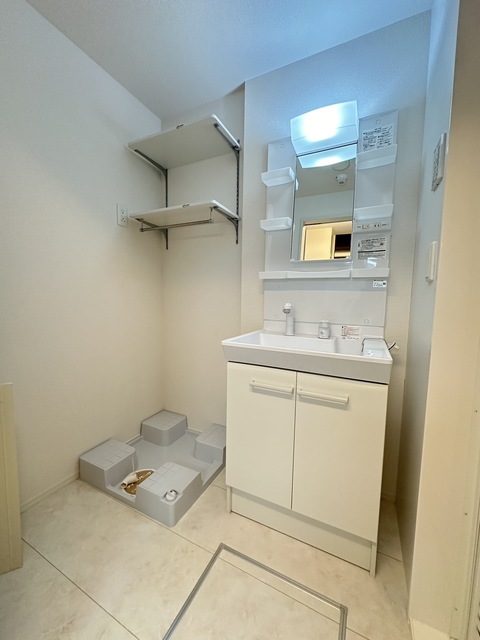 洗面設備　別部屋参考写真です