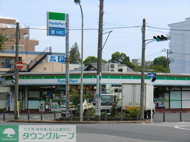 コンビニ　ファミリーマート（コンビニ）まで400m