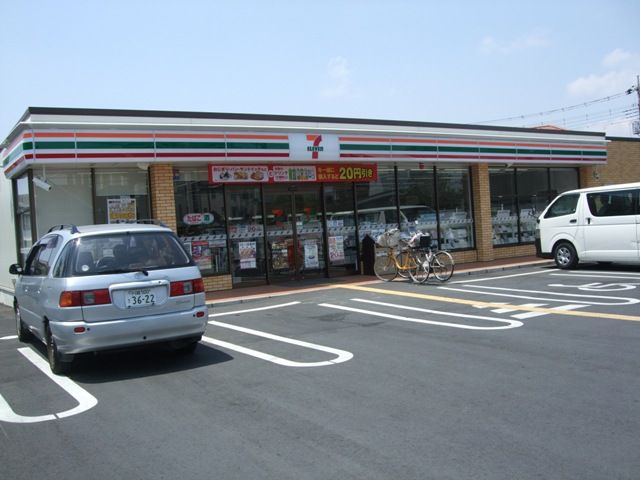 コンビニ　セブンイレブン（コンビニ）まで334m