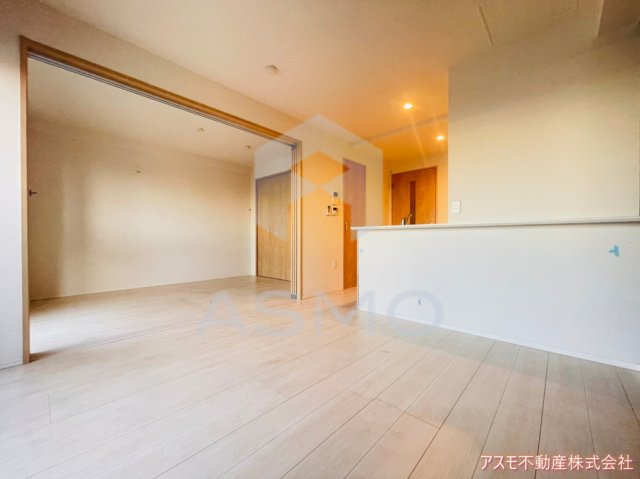 居室・リビング　同マンション参考写真