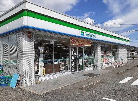 コンビニ　ファミリーマート富山下坂倉店（コンビニ）まで475m