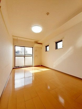 居室・リビング　☆明るい洋室☆