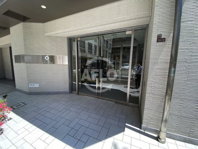 エントランス　クリスタルグランツ西本町　スタイリッシュな外観