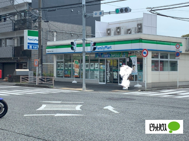 コンビニ　ファミリーマート小浦磯子中原二丁目店（コンビニ）まで313m